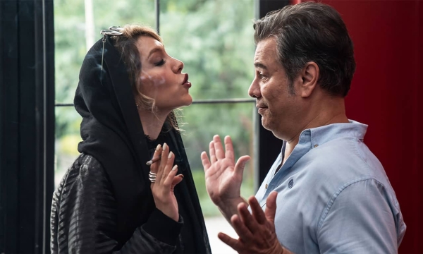 نقد فیلم «گوزن های اتوبان»؛ بازنمایی ناکافی تقلا برای شهرت در ویرانشهر اینستاگرام