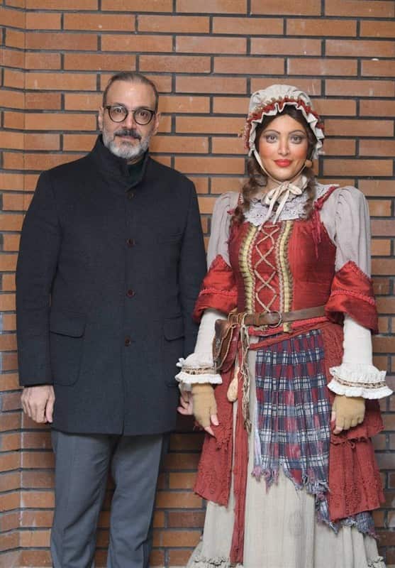 علیرضا قربانی در کنار بهنوش طباطبایی در نمایش موزیکال «الیورتویست»