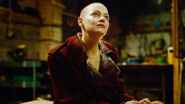 پایان فیلم Bugonia واضحتر از آن است که شوکهکننده باشد | تحلیل کامل فیلم بوگونیا