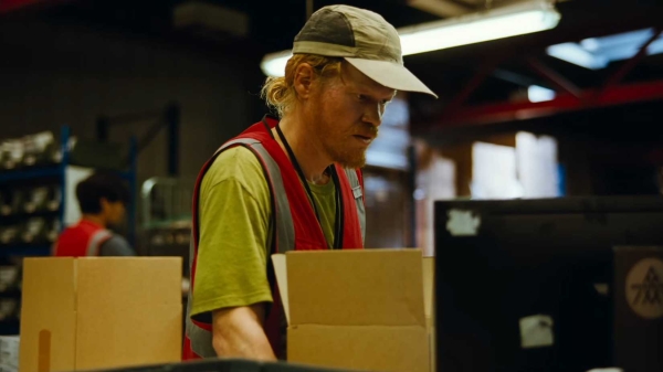 Bugonia:؛ ۷ تفاوت مهم بین فیلم اما استون و اثر کرهای «سیاره سبز را نجات بده»