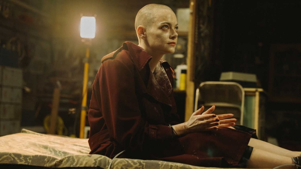 Bugonia:؛ ۷ تفاوت مهم بین فیلم اما استون و اثر کرهای «سیاره سبز را نجات بده»