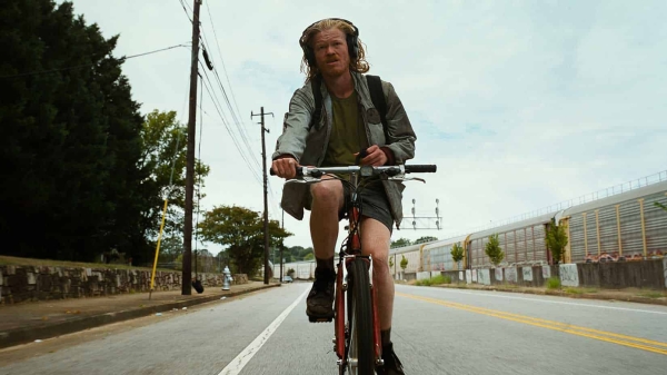 Bugonia:؛ ۷ تفاوت مهم بین فیلم اما استون و اثر کرهای «سیاره سبز را نجات بده»