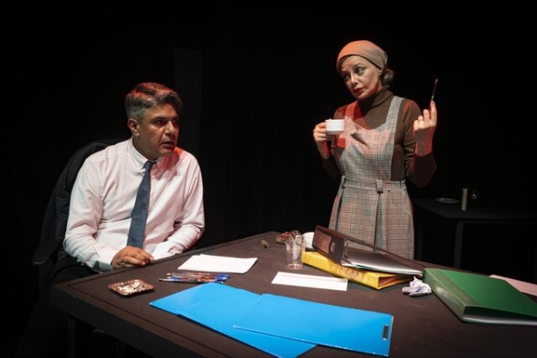 عباس غفاری: تئاتر ایران دچار بحران بازیگری شده است؛ اجرای «روال عادی» با ریسک پرتاب گوجه فرنگی!