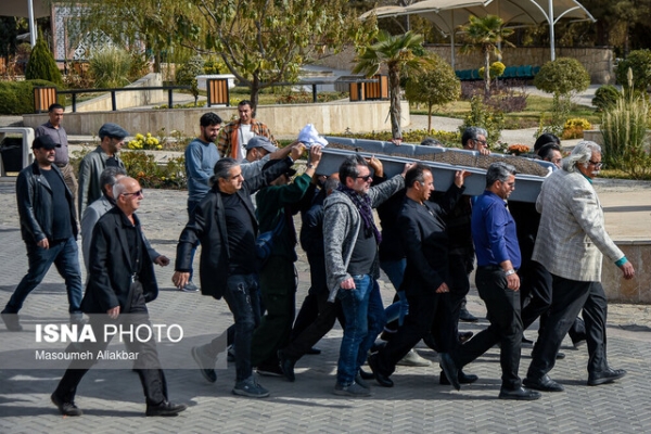 پیکر همایون ارشادی در بهشت سکینه کرج به خاک سپرده شد