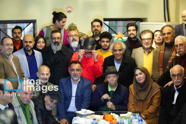 هادی مرزبان در قاب خاطرات؛ نگاهی به زندگی، سوابق و عکس‌های کمتردیده شده کارگردان فقید تئاتر