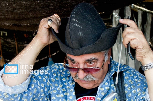 هادی مرزبان در قاب خاطرات؛ نگاهی به زندگی، سوابق و عکس‌های کمتردیده شده کارگردان فقید تئاتر