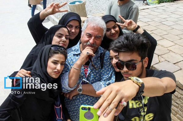 هادی مرزبان در قاب خاطرات؛ نگاهی به زندگی، سوابق و عکس‌های کمتردیده شده کارگردان فقید تئاتر