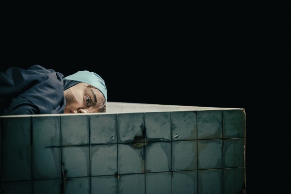 نقد نمایش «کلیسم» مهدی ضیاچمنی؛ مقاومت تئاتری مسالهمند علیه بورژوازی