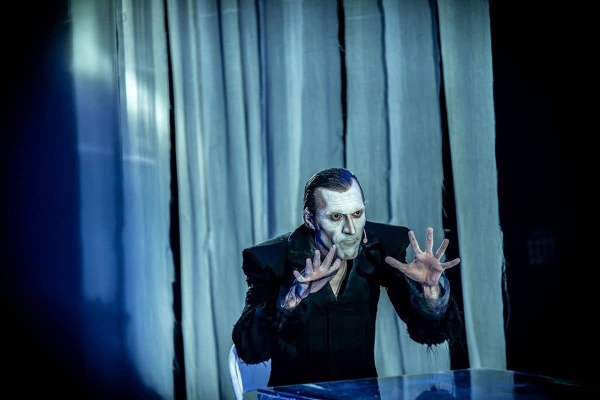 نمایش شهر گناه