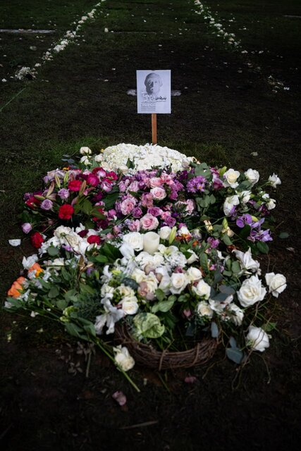 تصاویری تازه از مراسم خاکسپاری بهرام بیضایی