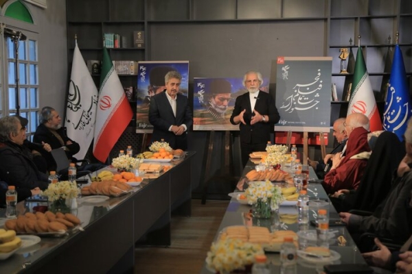 رونمایی از پوستر جشنواره فیلم فجر ۴۴ با نمادی از «شیر سنگی» و رخ علی نصیریان