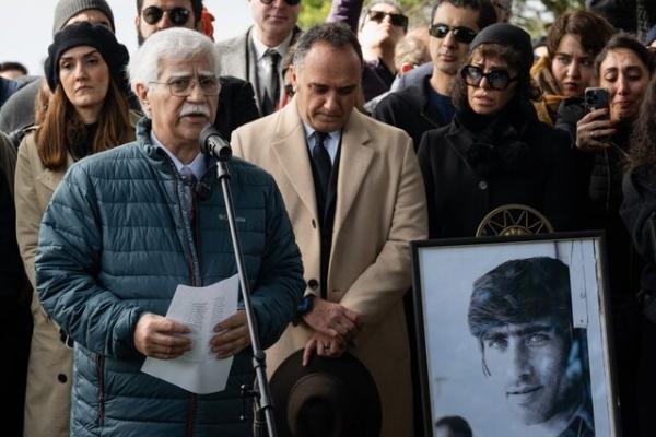 تصاویری تازه از مراسم خاکسپاری بهرام بیضایی