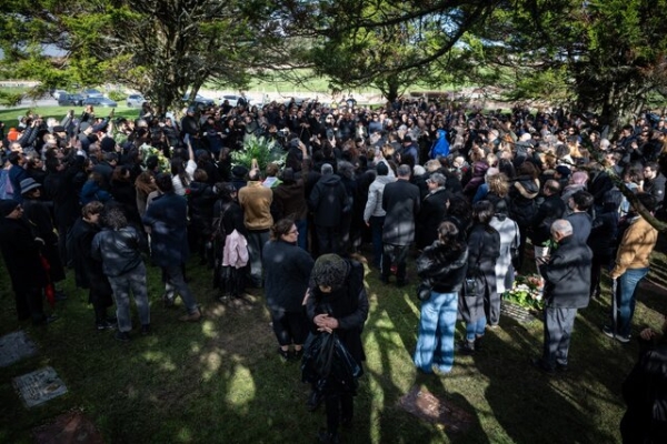 تصاویری تازه از مراسم خاکسپاری بهرام بیضایی